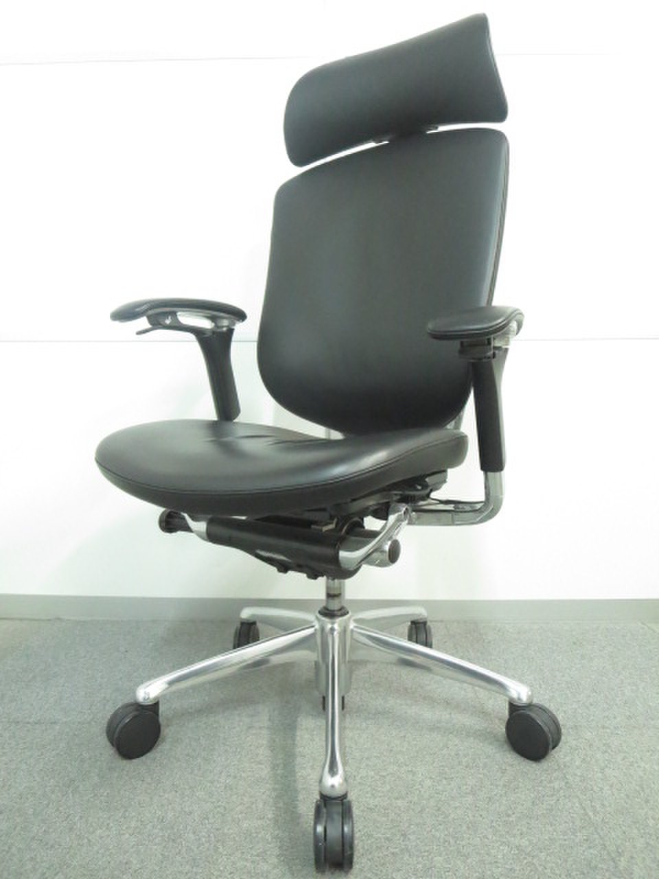 レア！　コンテッサ　レザーチェア　ヘッドレスト付き　　ポリッシュ×ネオブラック　定価48万【RP】
                        コンテッサ 
                                    中古
            