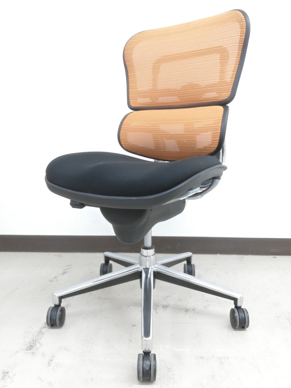 【入荷しました！】究極エルゴノミクスチェア（Basic）希少オレンジカラー蓮田初入店◆エルゴヒューマン◆関家具【RP】
                        エルゴヒューマン 
                                    中古
            