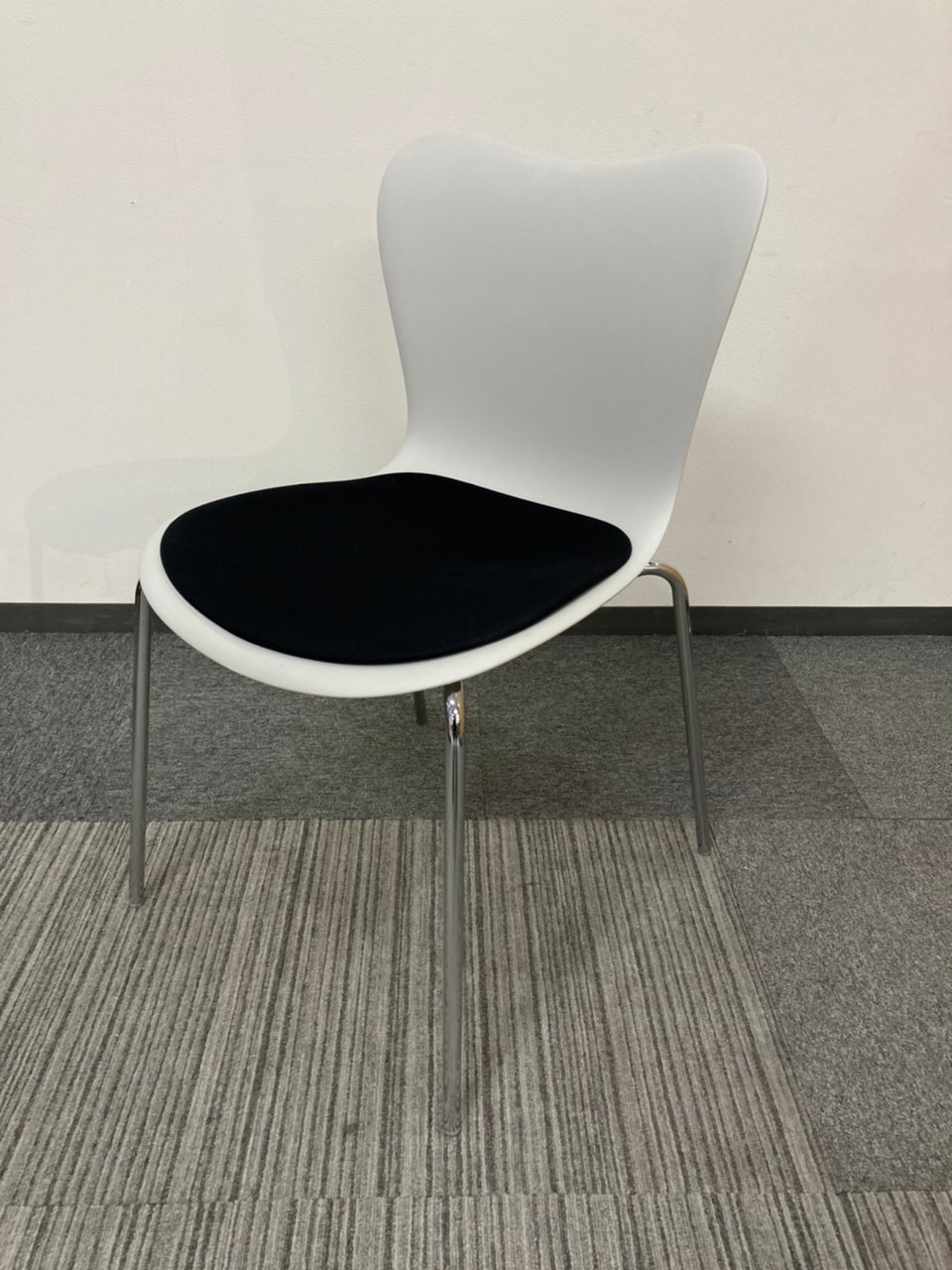 【30％OFF】会議はもちろんミーティングスペースにも！ UCHIDA 内田洋行 スタッキングチェア 【新大阪】【中古品】【淀川区】【北区】【吹田】【起業】【1】
                        ML-300 
                                    中古
            