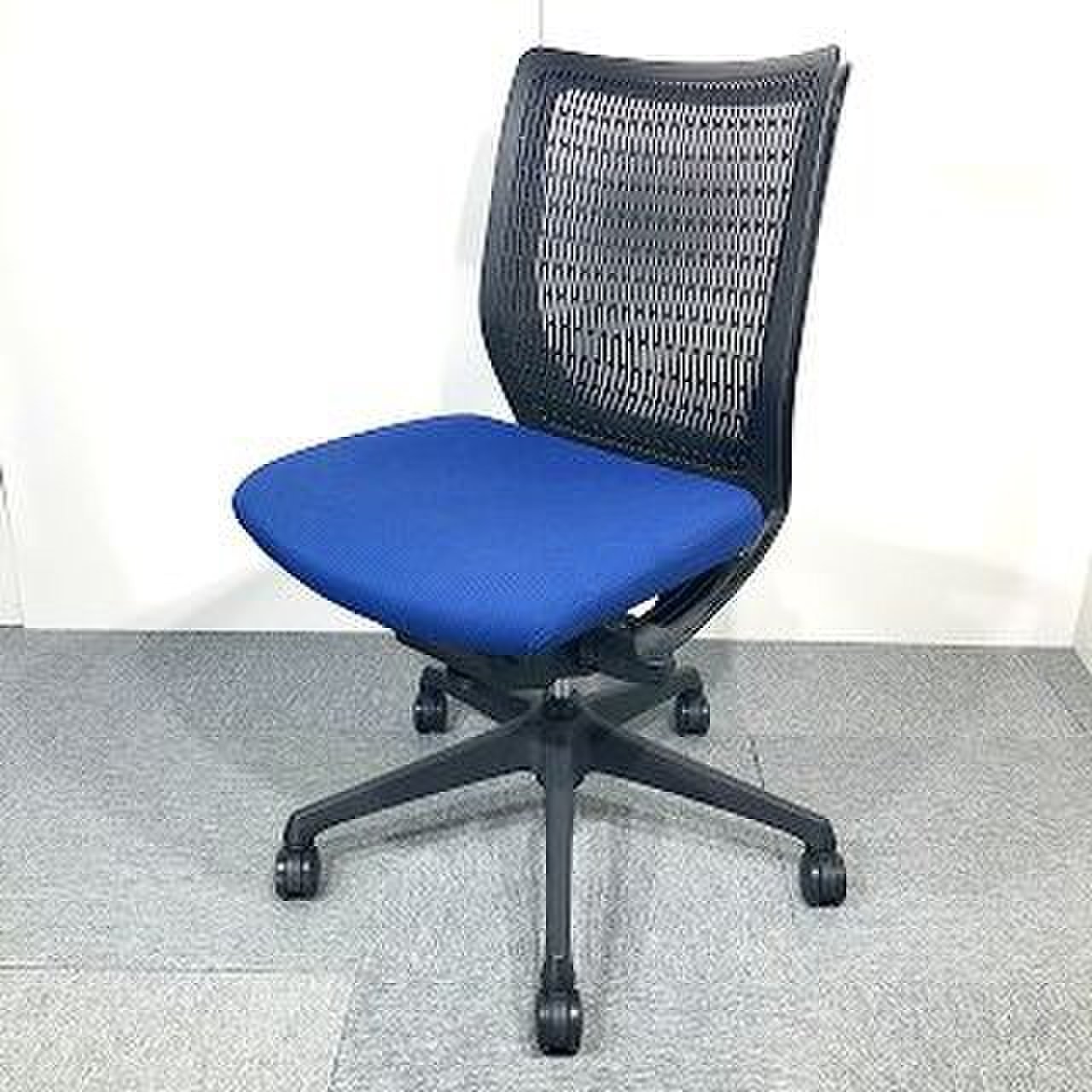 オカムラ製｜ヴィスコンテチェア｜ブルー｜ブラック【中古家具】【新大阪】【北摂】【淀川区】【北区】
                        ヴィスコンテ 
                                    中古
            