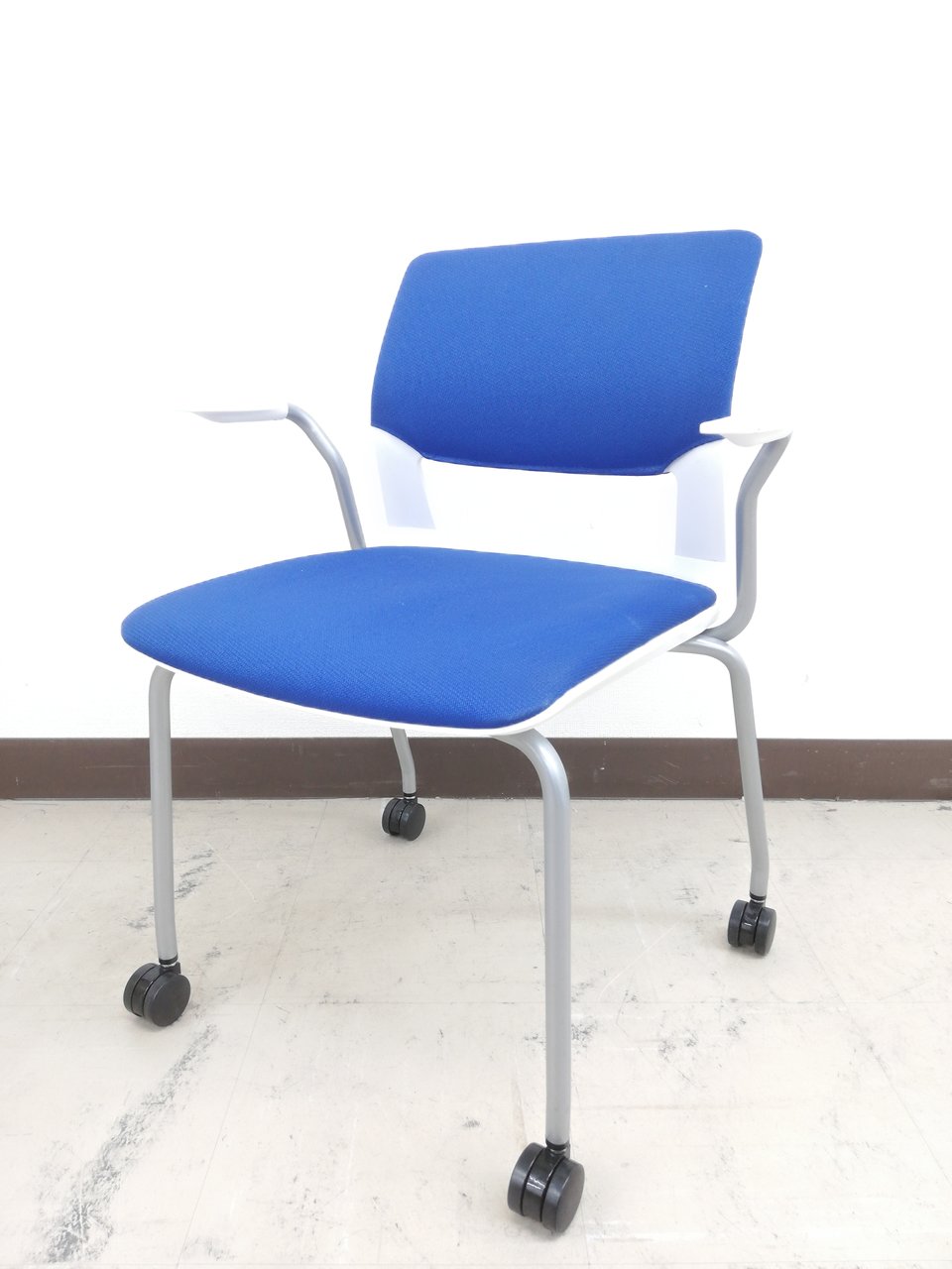 【2016年製】軽～い本体キャスター付き！オフィスの便利アイテム※会議室おススメチェア◆コクヨ製【RP】
                        その他シリーズ
                                    中古
            