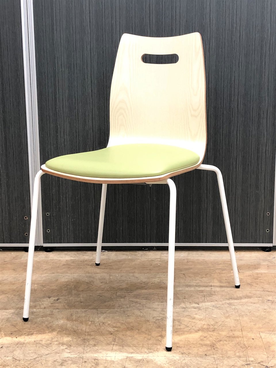 【4脚入荷】カジュアルシーンにオススメ【中古】【オフィス家具】【東京】【大阪】【愛知】【岐阜】【長野】【滋賀】
                        その他シリーズ
                                    中古
            