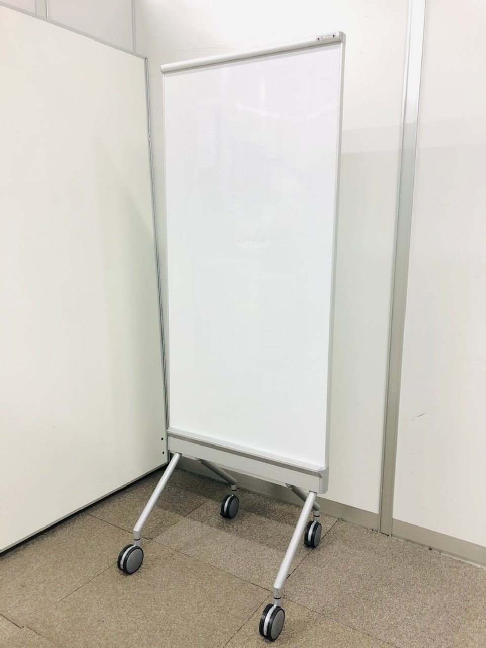 【幅６００ｘ高さ１６００】オカムラの自立式ホワイトボード入荷！【1台限定】
                        その他シリーズ
                                    中古
            