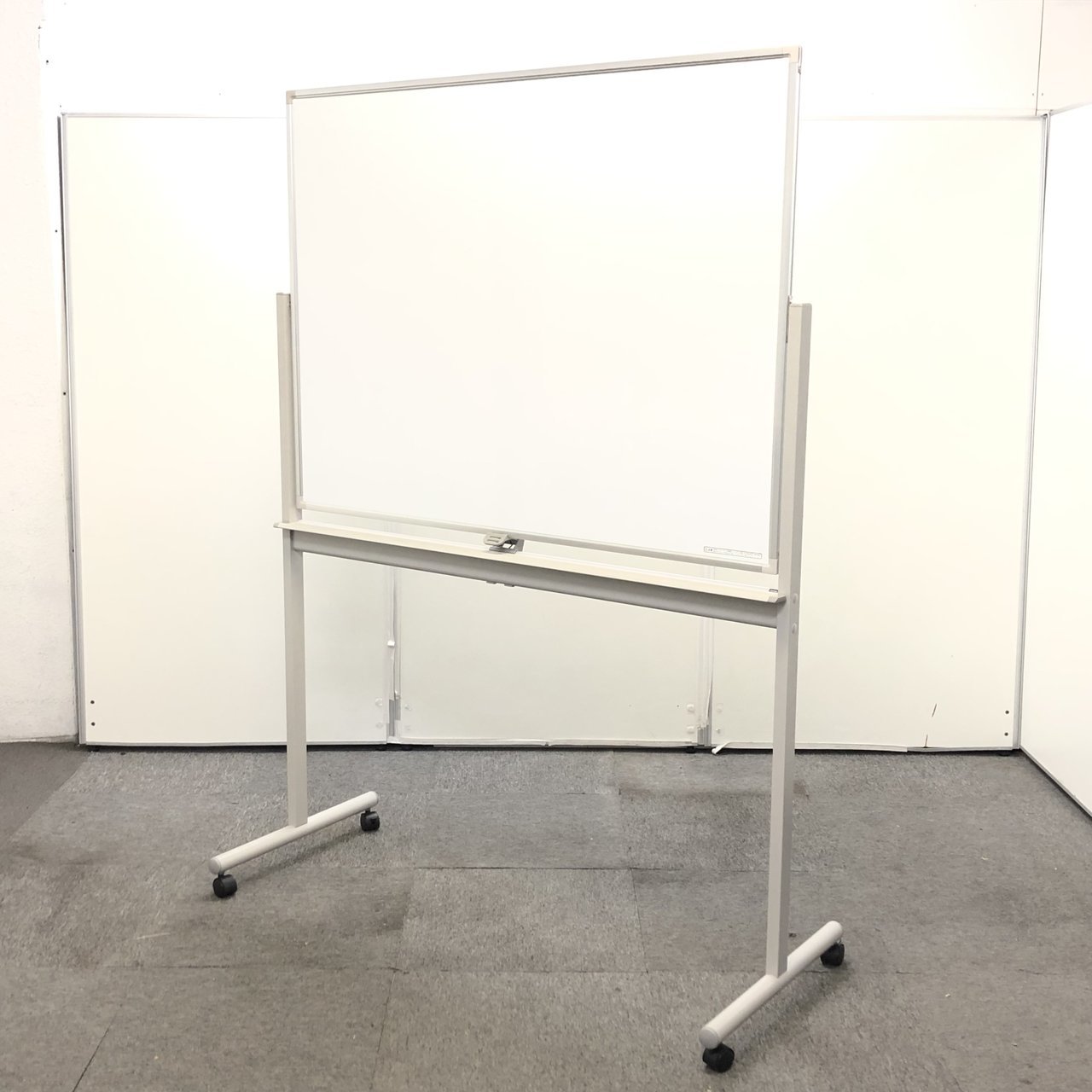 【■イトーキ、ホワイト】オフィスの必需品！約W1300㎜タイプの両面ホワイトボード！【両面タイプ】
                        その他シリーズ
                                    中古
            