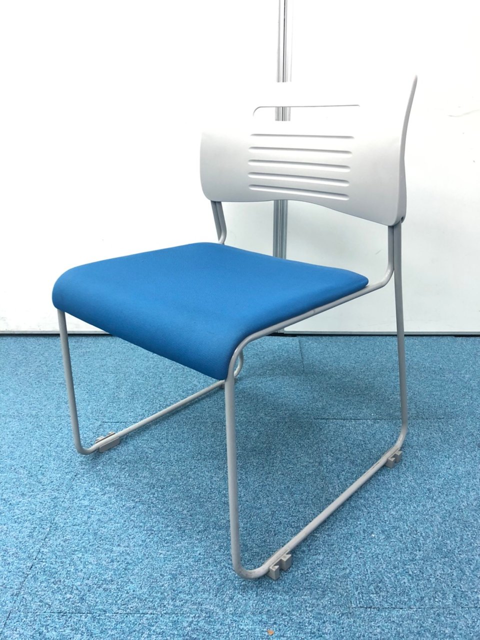 【価格を安く抑えたい方へ】スタッキングチェアが入荷！ソーシャルディスタンスにどうぞ！
                        その他シリーズ
                                    中古
            