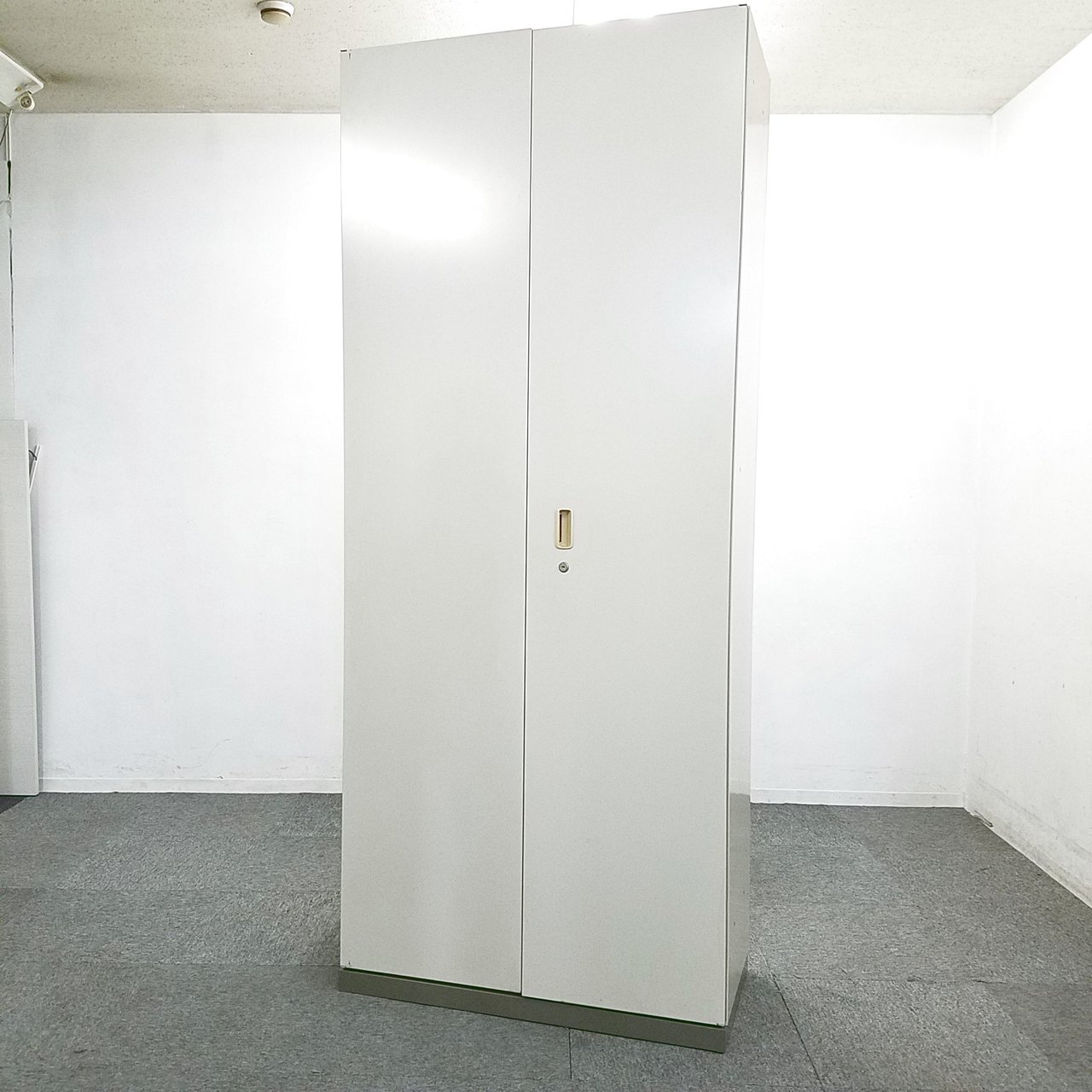 【4台入荷】背の高いハイキャビネット入荷！中古　両開き　オフィス　キャビネット　
                        SU-Ⅱ
                                    中古
            