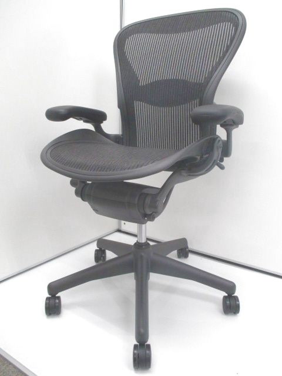 【不動の人気チェア】ハーマンミラー製　アーロンチェア【Ｂタイプ】【可動肘】【ランバーサポート】hi class
                        アーロンチェア（ランバー
                                    中古
            