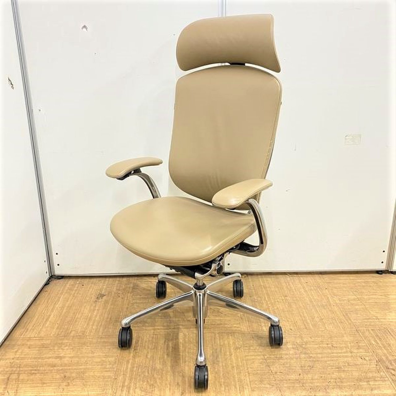 【中古】コンテッサチェア オカムラ/okamura 肘付ハイバックチェア 319331 - 中古オフィス家具ならオフィスバスターズ