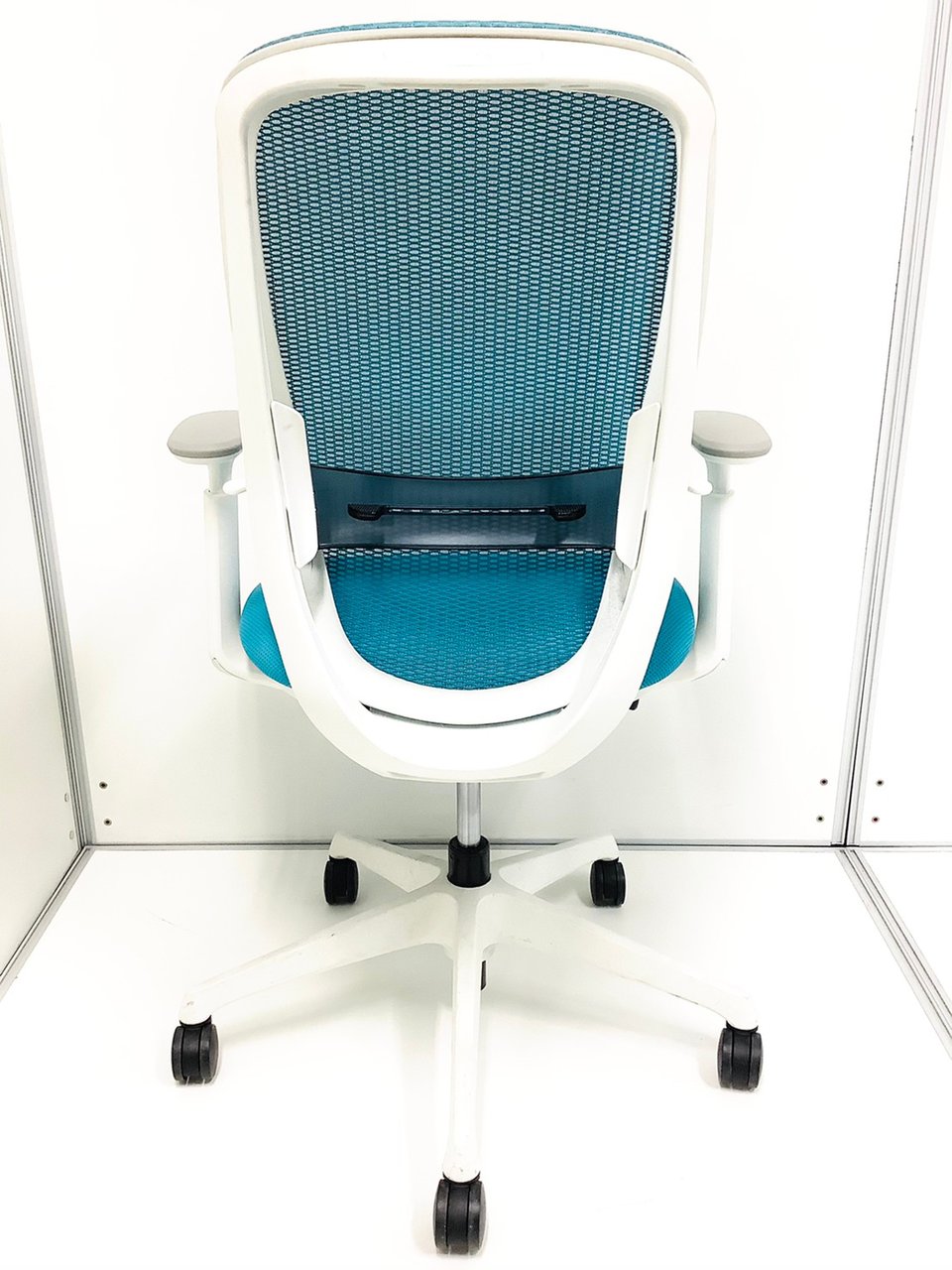中古】シルフィーメッシュ C685XZ FMR6 オカムラ/okamura 肘付