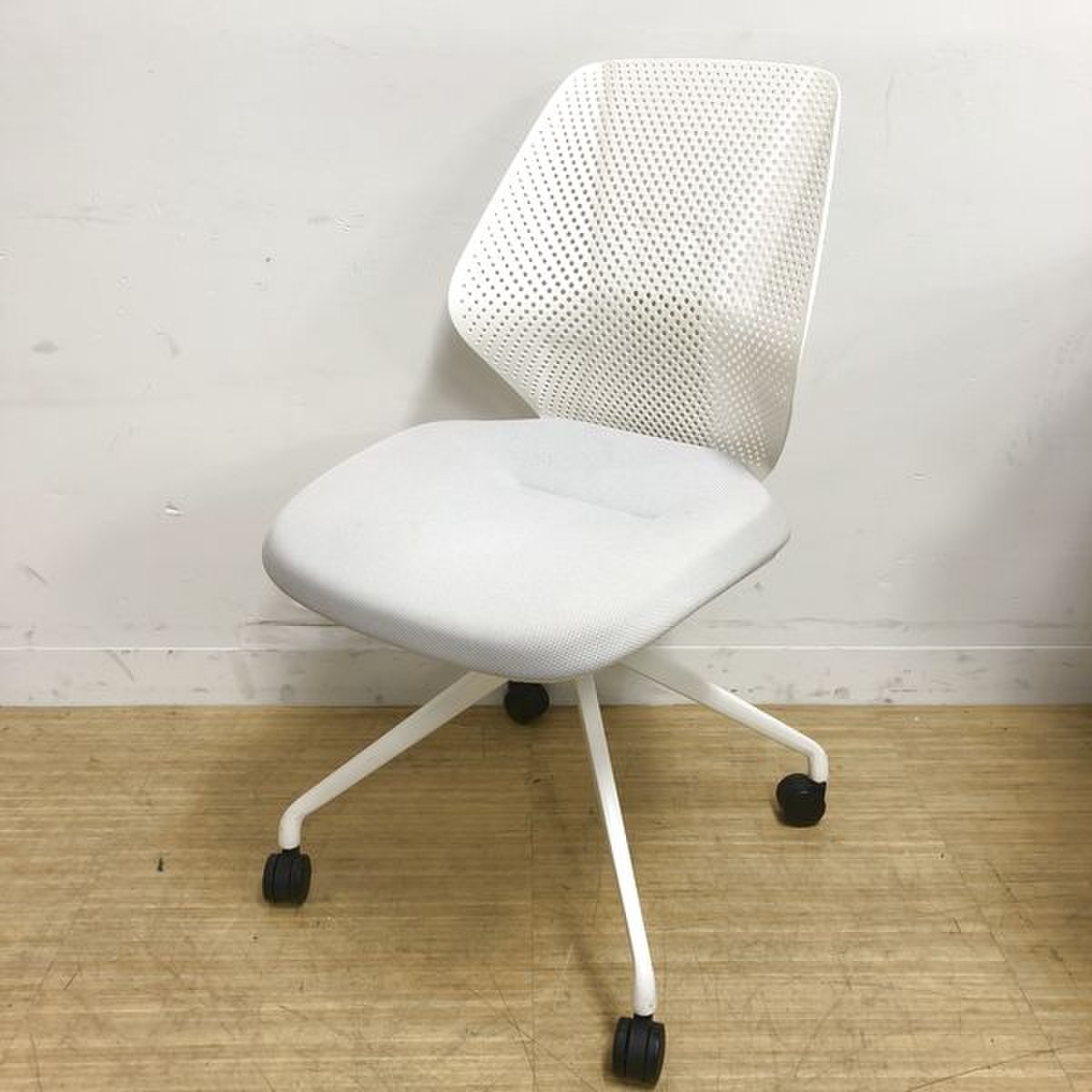ITOKI イトーキ QuA(キュアチェア)シリーズ オフィスチェア - 椅子/チェア