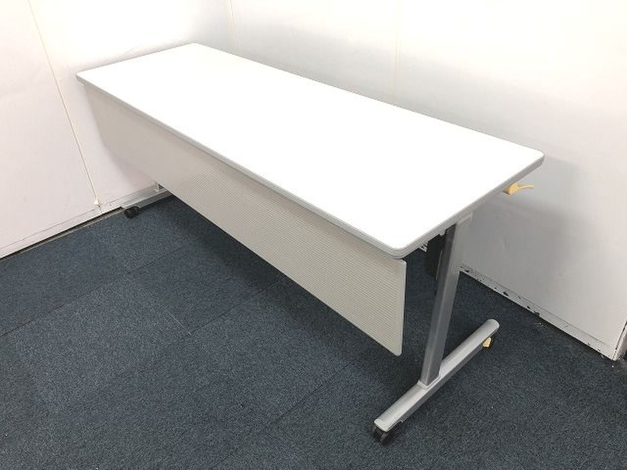 【定価7万円！！ホワイトカラーのサイドスタックテーブルの入荷です！！】■コクヨ■リスマ
                        リスマ 
                                    中古
            