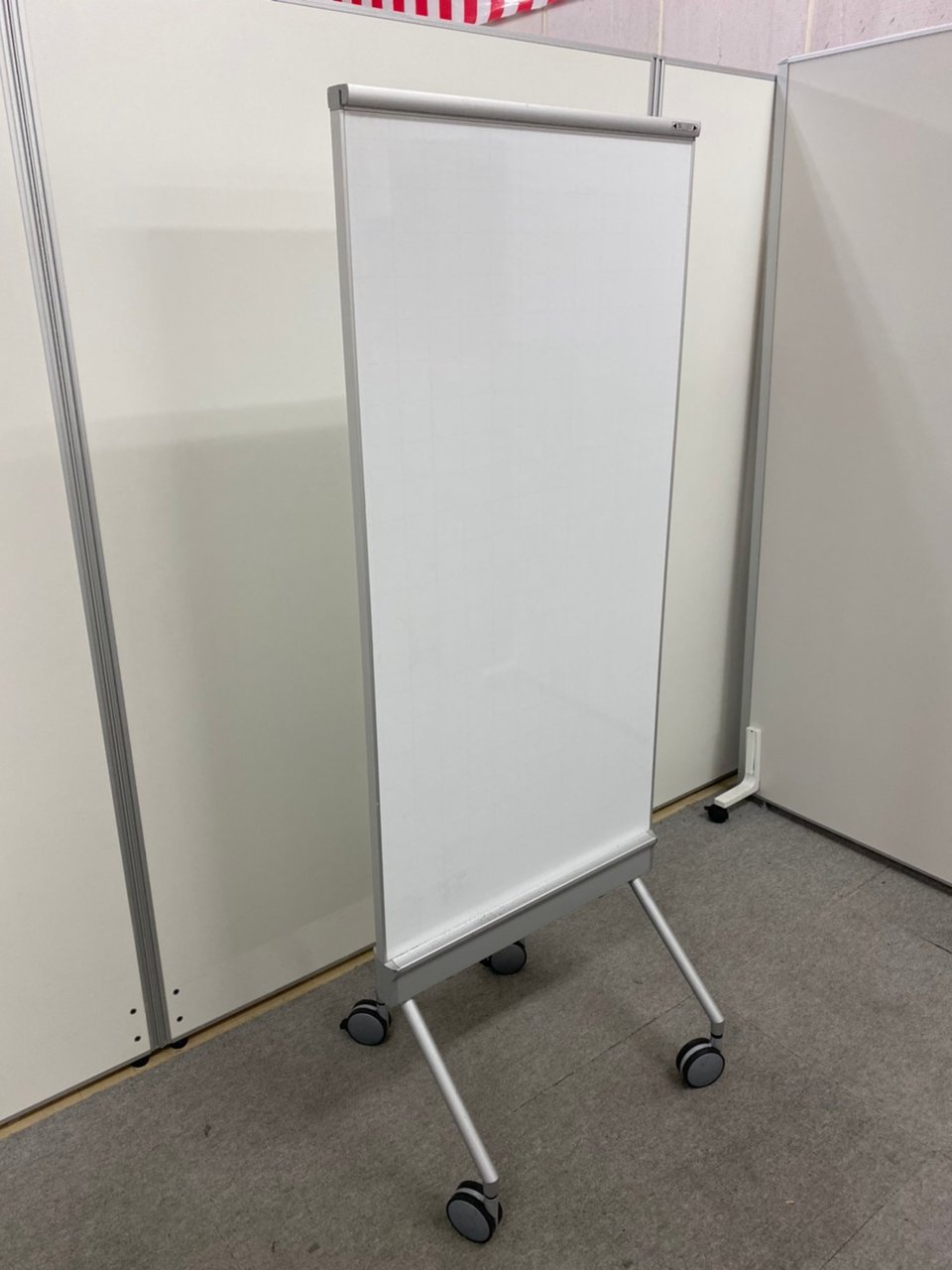 【コンパクトサイズ】プロジェクターの映写も可能なホワイトボード！■オカムラ/アルト
                        アルト 
                                    中古
            