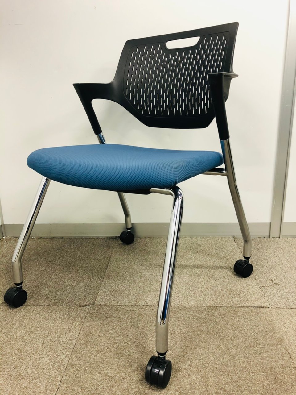 コストを抑えて、まとめて入れ替え可能！セミナー室やミーティングルームに！【ミーティング用チェア】セミナー向け/オカムラ/パート
                        パート 
                                    中古
            