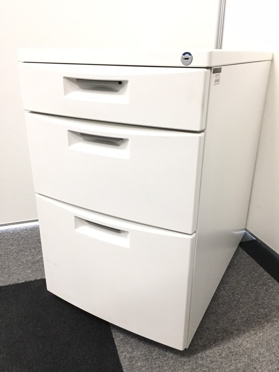 イトーキ製　CZシリーズ　3段ワゴン　ホワイトカラー
                        CZ 
                                    中古
            