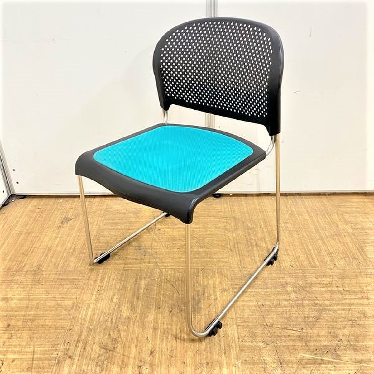 【8脚入荷】グリーン×ブラックで個性ヒカルミーティングシーンを！！スタックチェア
                        8114F 
                                    中古
            