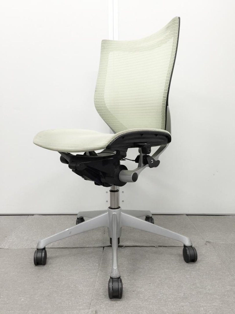 【送料無料】OKAMURA オカムラオフィスチェアCP33CR 楽天市場】バロン ローバック 肘なし 座メッシュ シルバー