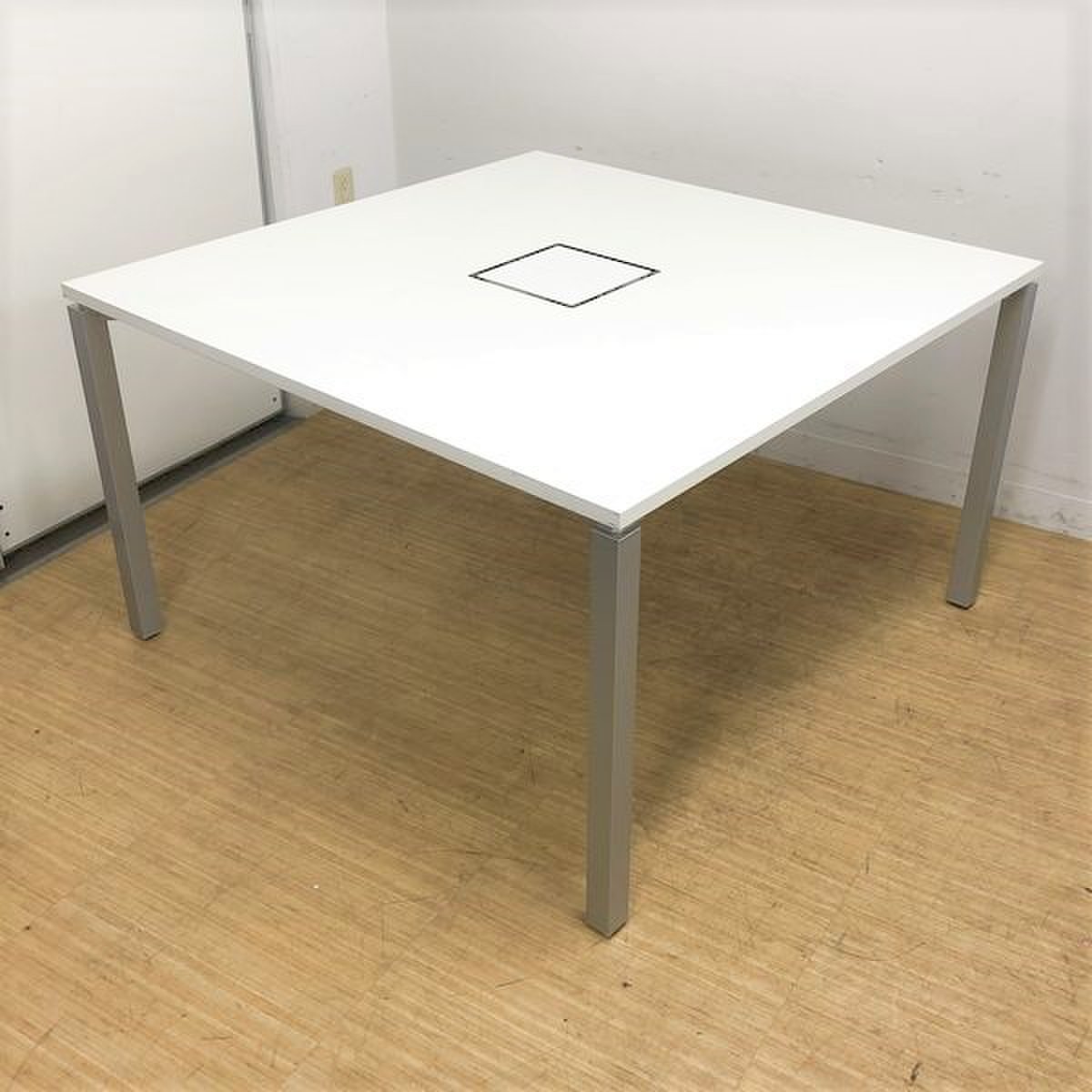 W1200角　フリーワークスタイル★　コクヨ　ワークフィット　ホワイト天板　【1台限り】
                        ワークソート 
                                    中古
            