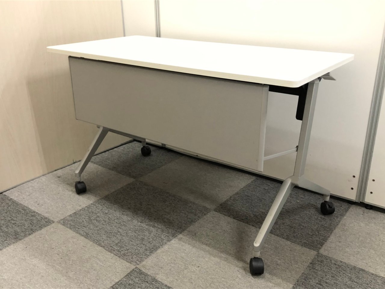 【折り畳みレバーが欠品につき、特価！】
コクヨ/リーフライン/ホワイト
【コンパクトで省スペース！】
                        KT-1200 リーフライン  
                                    中古
            