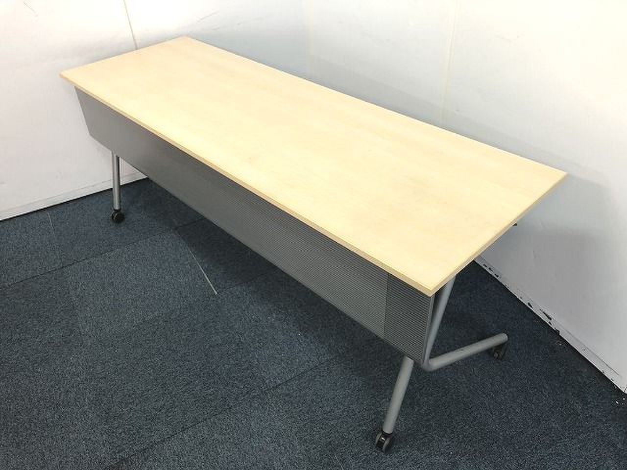 【定価約7万円！！ナチュラルカラー天板！！1800ｍｍ幅の人気サイドスタックテーブルの入荷です！！】■オカムラ■8184
                        サイドテーブルL 
                                    中古
            