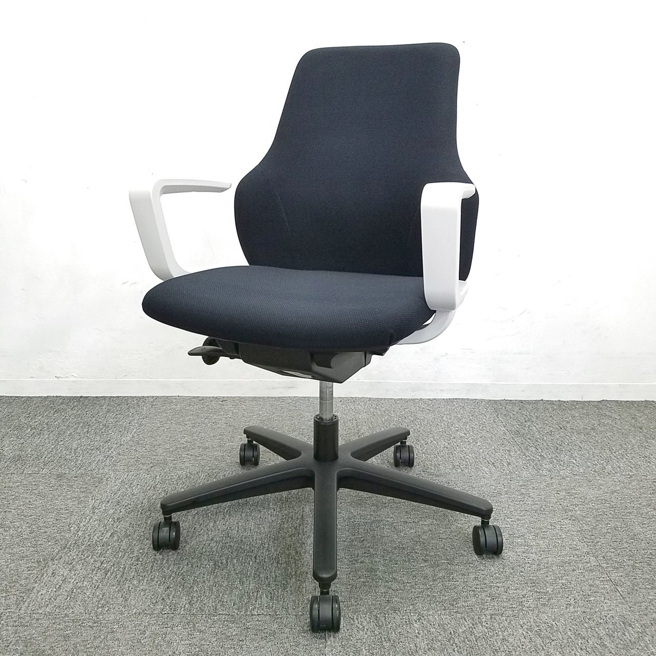 中古】グーフォ CRS-G2700E1G9B6 コクヨ/KOKUYO 肘付ローバック