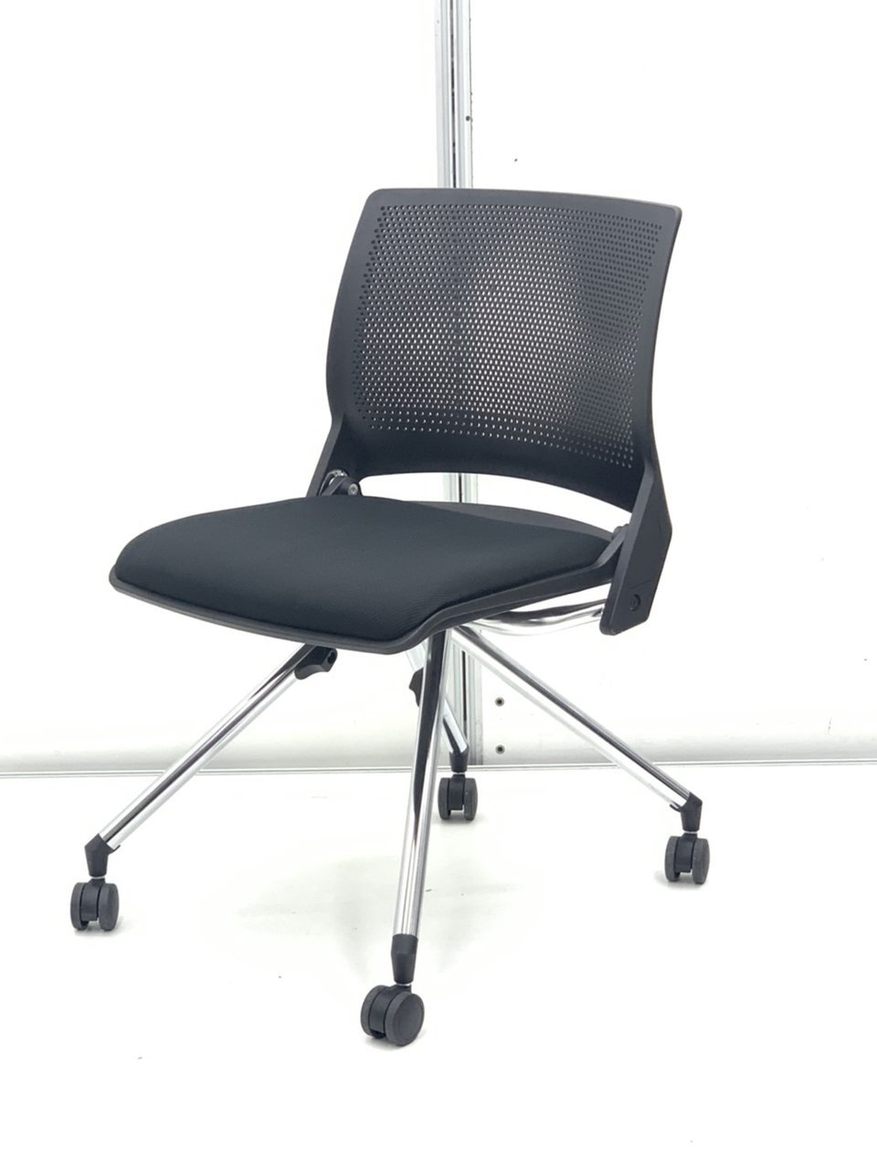 【省スペースなネスティング】オカムラ製／COURIR(クリール)／ブラック　デザインに凝りたい方におすすめ！　
                        クリール 
                                    中古
            