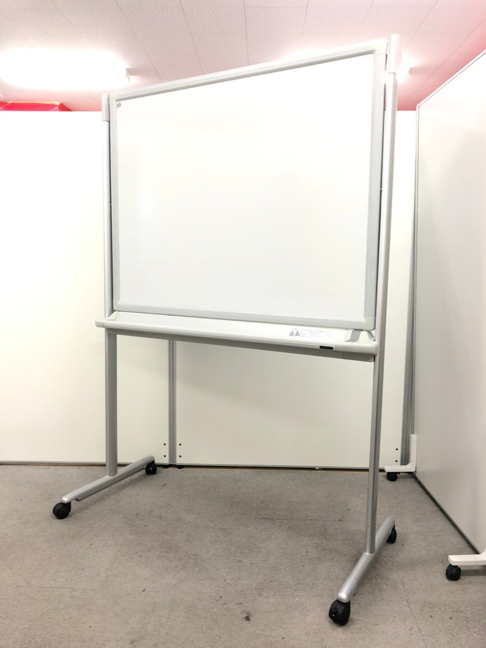 【1台限定】
消し心地の良いオカムラ製ホワイトボード！
薄い罫線入りで文字が書きやすい！
                        その他シリーズ
                                    中古
            