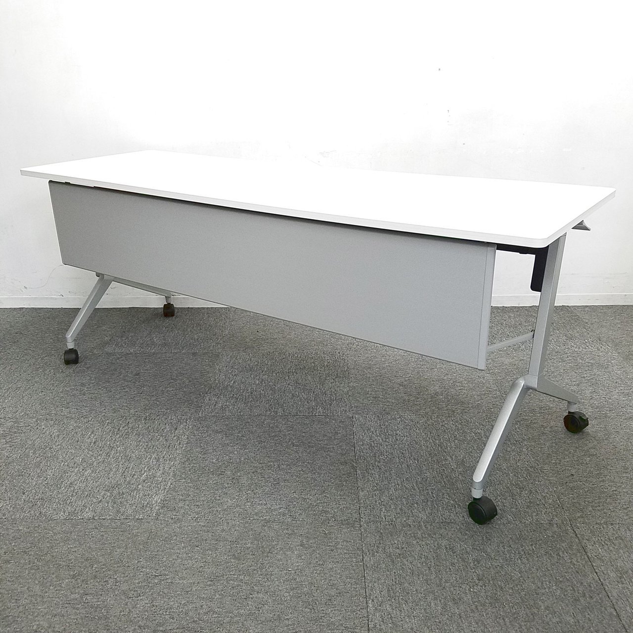 【2台入荷】コクヨ製サイドスタックテーブル入荷！ 中古　テーブル　コロナウイルス　飛沫防止　テレワーク　セミナー
                        KT-1200 リーフライン  
                                    中古
            