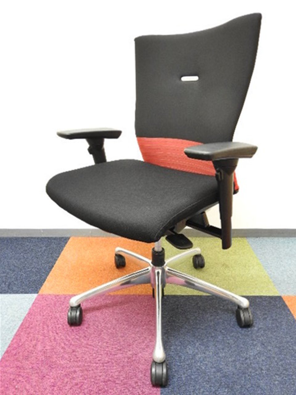 【ロングセラー商品入荷！】オカムラ製　フィーゴ（シームレスレッド）肘付きチェア【長時間の作業にもお勧め！】【可動肘】【RP】
                        フィーゴ 
                                    中古
            