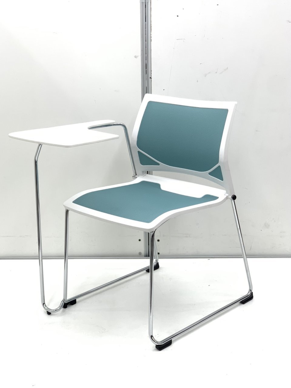 【メモ台付き！】キャスター無なのでメモが取りやすい！名に恥じない柔らかな座り心地です。
                        ツァルト 
                                    中古
            