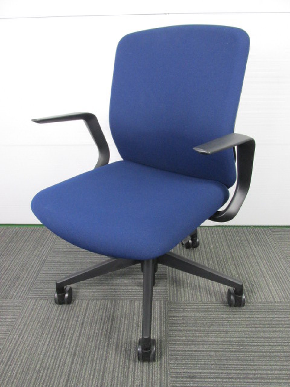 【背もたれ・座面オールブルー】固定肘/ローコストチェア/ウチダ/クレネ
                        クレネ 
                                    中古
            