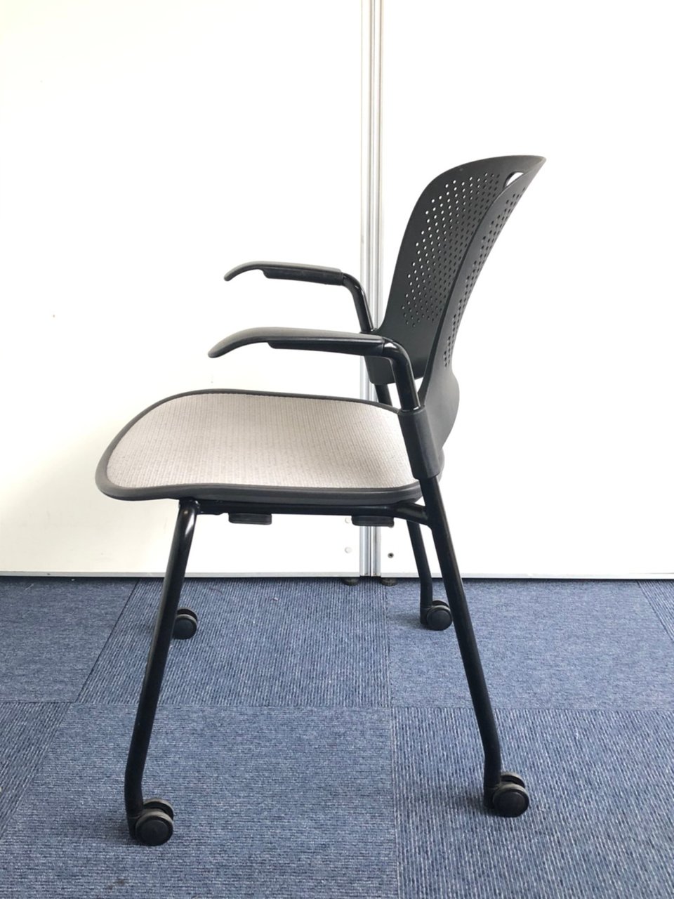 ハーマンミラー ケイパースタッキングチェア 美品中古 中古】ケイパー Herman Miller/ハーマンミラー スタッキング