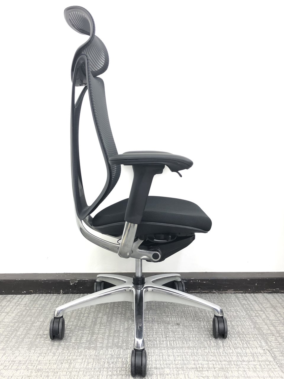 オカムラサブリナチェアヘッドレスト・スマートオペレーション付