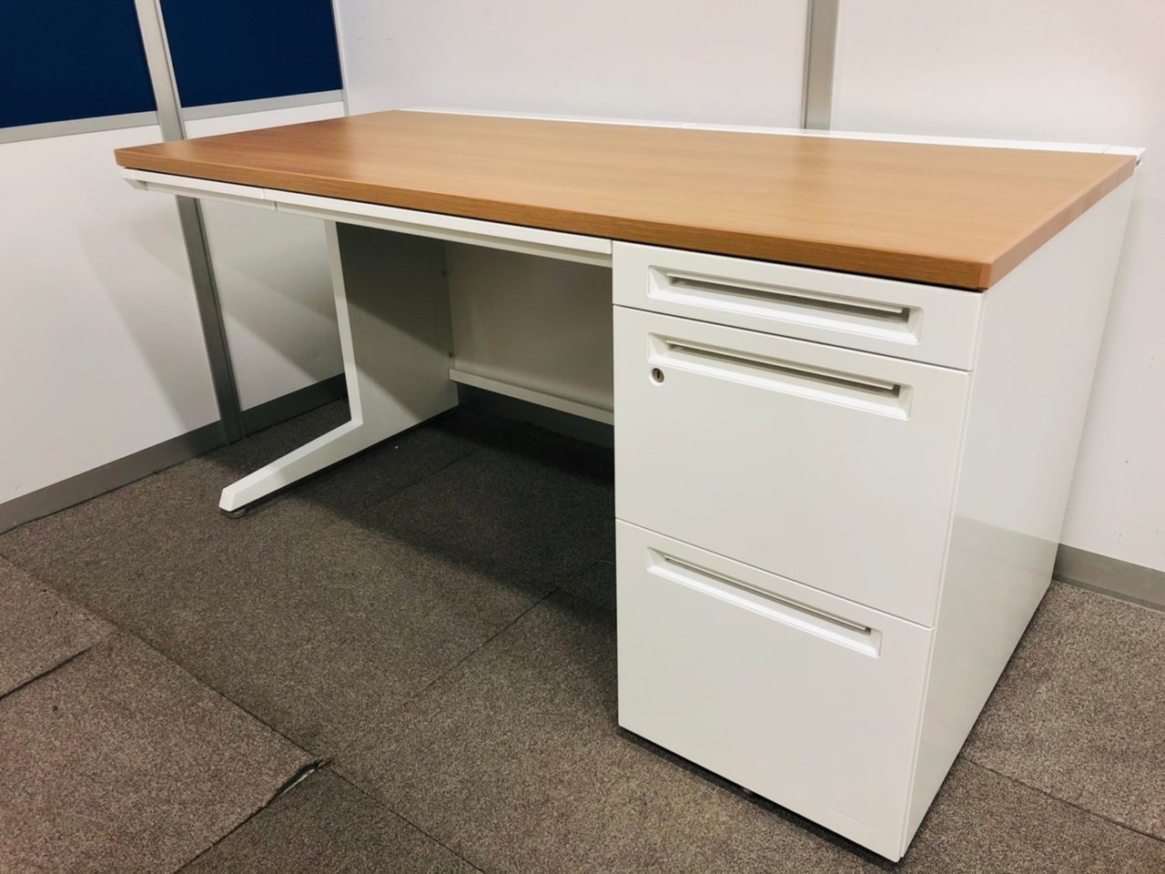 【大人気！】オカムラ製　アドバンス　片袖机【ネオウッドミディアム☓ホワイト】【上長席にもお勧め！】【幅1400mm】
                        アドバンス 
                                    中古
            