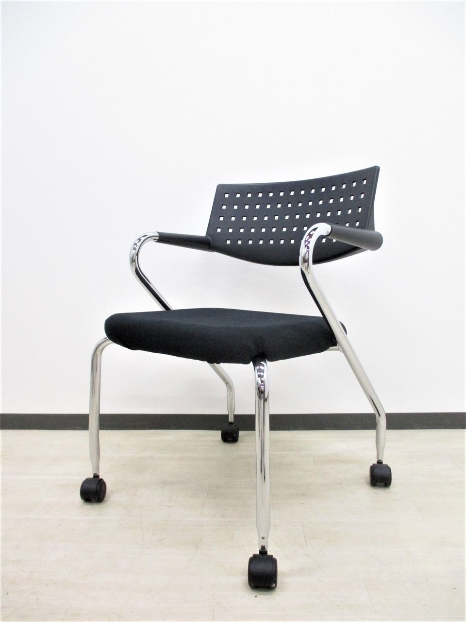 オシャレなデザインにエントランスや来客用に最適です！
                        ビザロール 
                                    中古
            