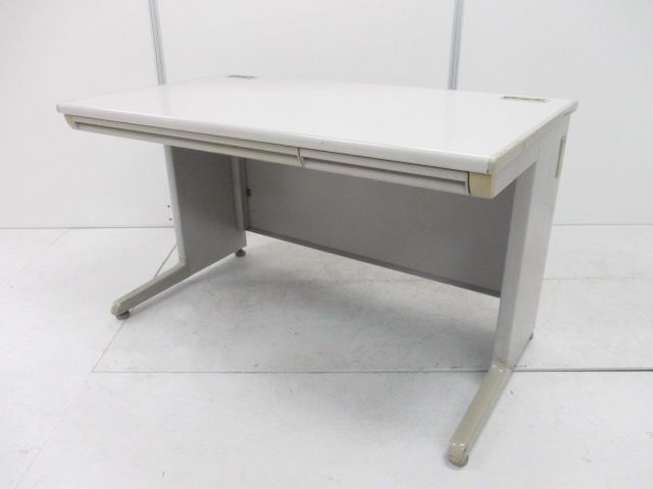 【コンパクトサイズ】 オカムラ/SD/平机 【幅1100mm】 【レイアウト変更や増員にもおすすめ】

                        SDデスクシステム 
                                    中古
            