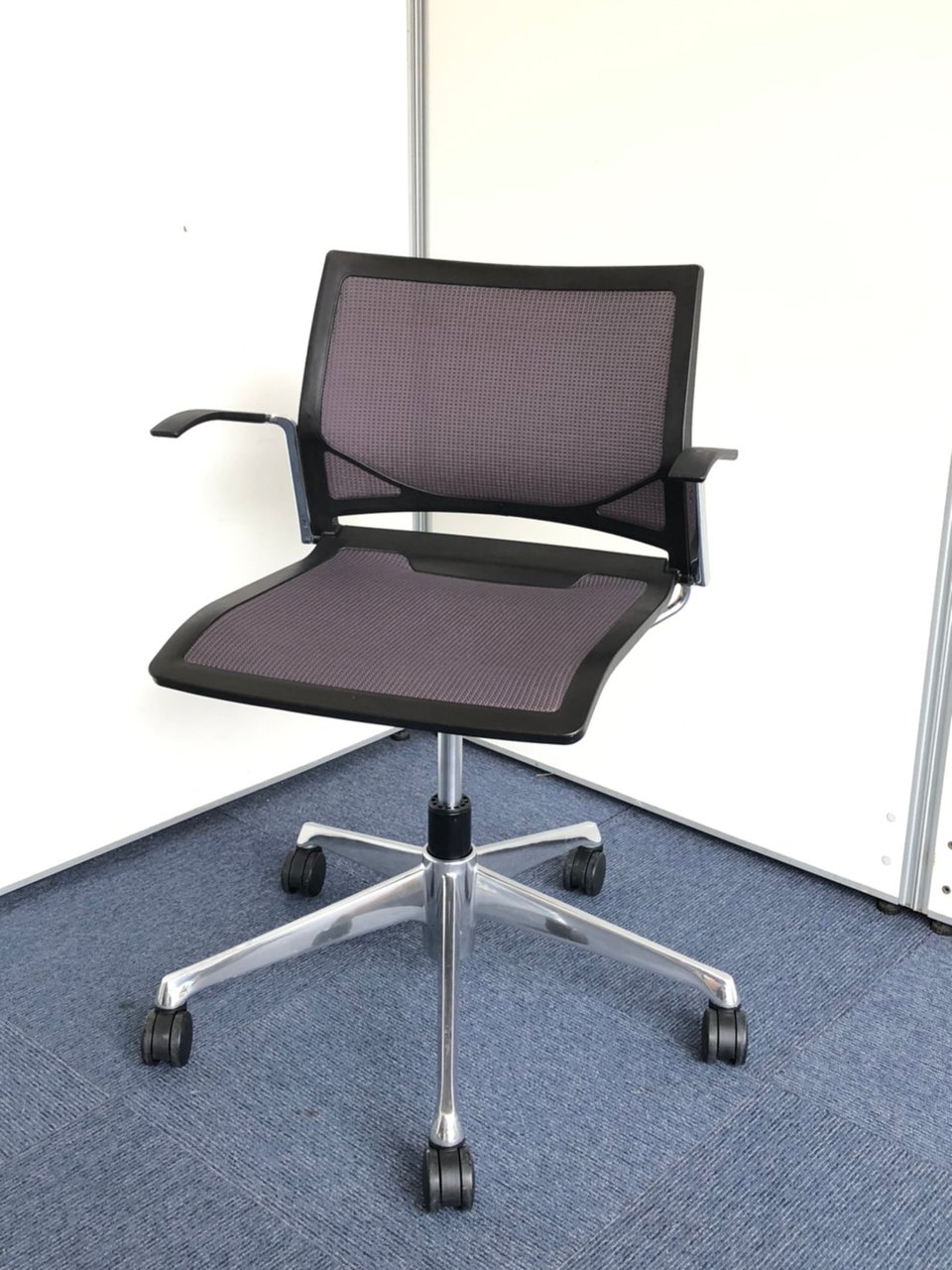 【エアリ】上下昇降が可能なメッシュ×メッシュのミーティングチェア。1脚からでも
                        エアリ
                                    中古
            