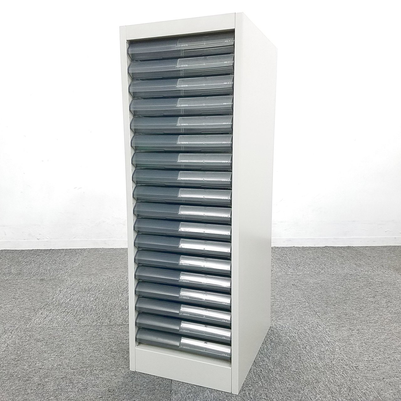 【1台入荷】コクヨ｜1列18段｜小物・書類を小分けに収納可能☆浅型クリスタルトレー入荷致しました☆　中古　書庫　リサイクル
                        S-A311F1N
                                    中古
            