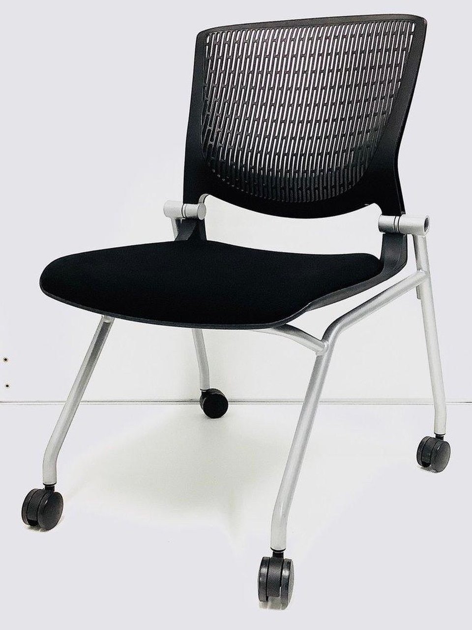 大人気／定番／多目的チェア／ミーティングチェア　◆Okamura／オカムラ　◆Grata／グラータ ※横浜店撮影画像※
                        グラータ 
                                    中古
            