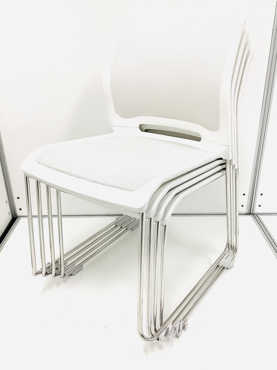 【セット価格（4脚＝1セット）】大人気／定番／メッシュ構造／ステンレス脚　◆KOKUYO／コクヨ　◆Caravel／カラベル ※横浜店撮影画像※
                        カラベル 
                                    中古
            