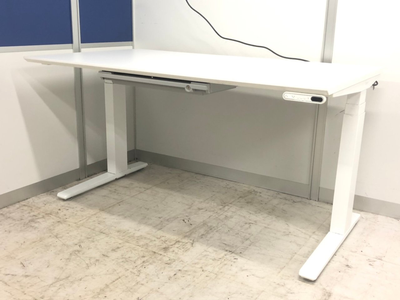 【価格見直しました】【大人気商品】オカムラ製　スイフト　電動式昇降デスク【ホワイト】【高さ調整：650～1250mm】
                        スイフト 
                                    中古
            