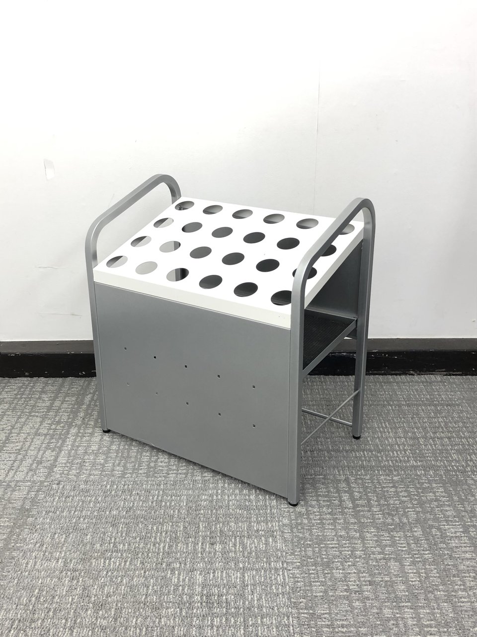 【24本使用可能】オフィスの必需品◆便利な傘立て
                        その他シリーズ
                                    中古
            