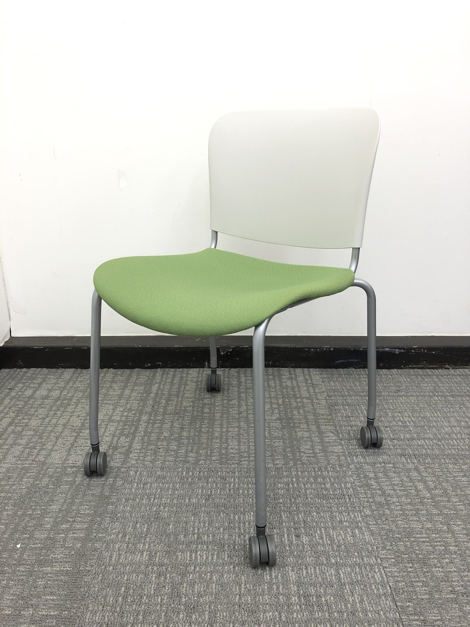 【コスト重視で安い！】落ち着いたグリーンカラーで作業効率ＵＰ！プラス製のミーティングチェア！
                        その他シリーズ
                                    中古
            