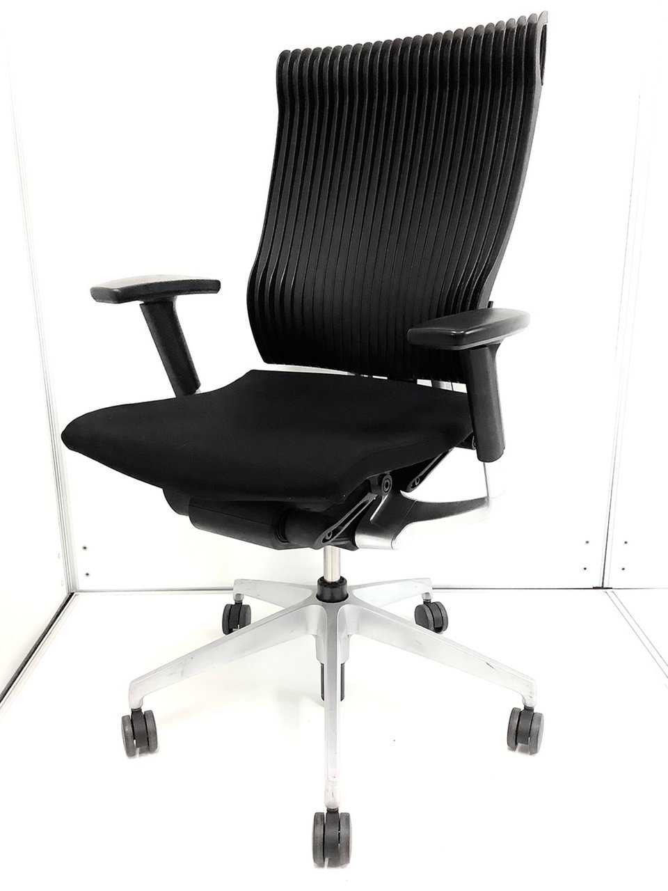 イトーキ　Spina/スピーナチェア　オフィスチェア　美品　エストラマータイプ スピーナ オフィスチェア イトーキ チェア ITOKI Spina 背