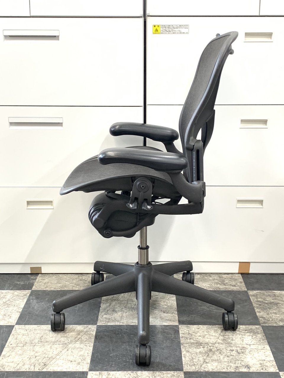 ハーマンミラー アーロンチェア USED ハーマンミラー ｜ 中古オフィス家具JAWS Used Office Furniture