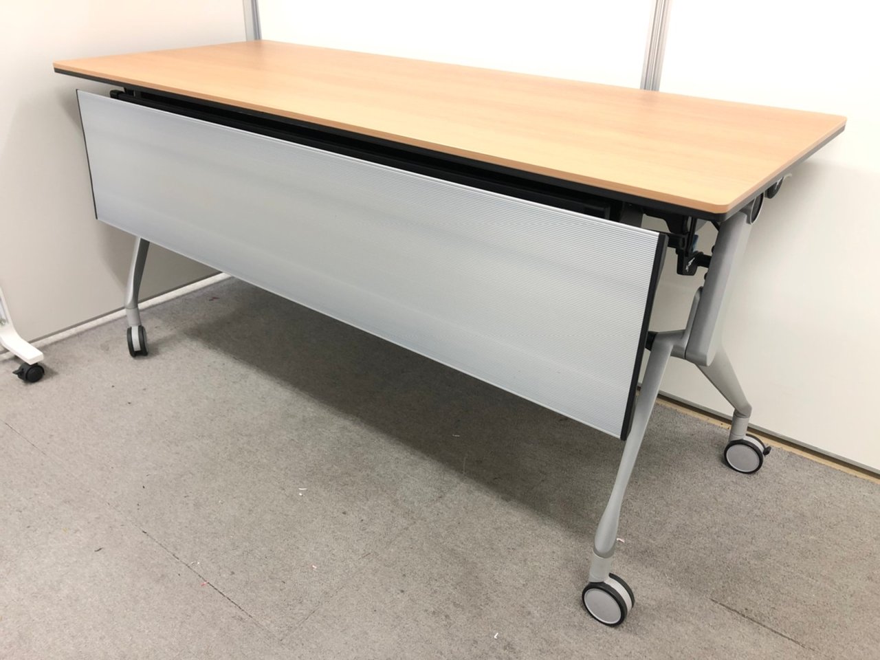 【こんなご時世ですが...】
ミーティング用に大活躍！
幅1500mmで2名での使用がオススメのサイドスタックテーブル！
オカムラ/インターアクト
                        インターアクトNT 
                                    中古
            