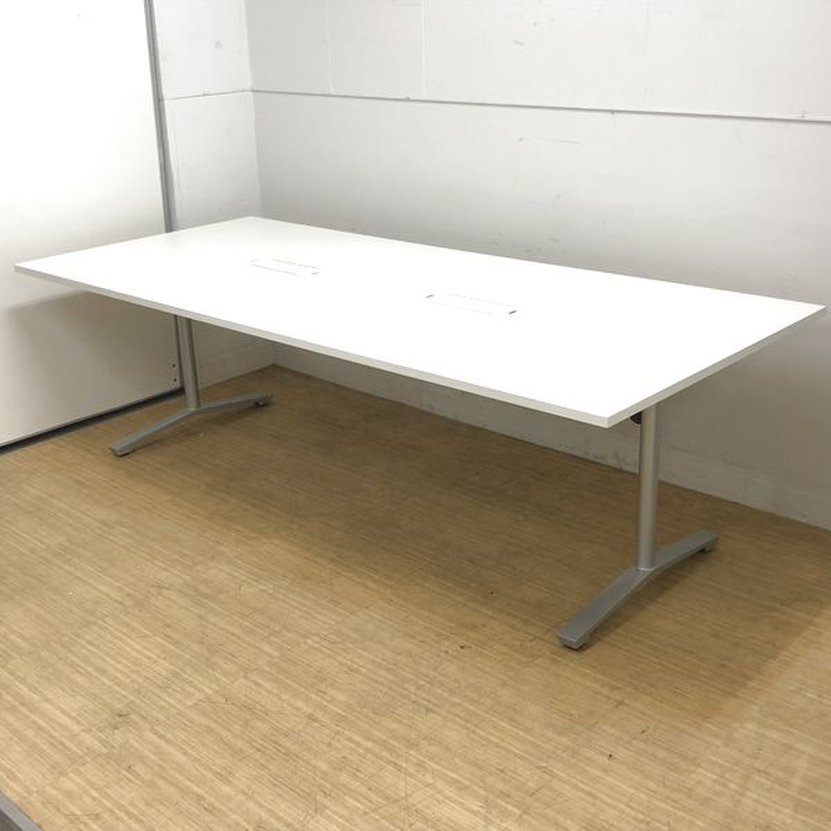 コクヨ　ビエナ　配線ダクト2カ所　
                        ビエナ
                                    中古
            