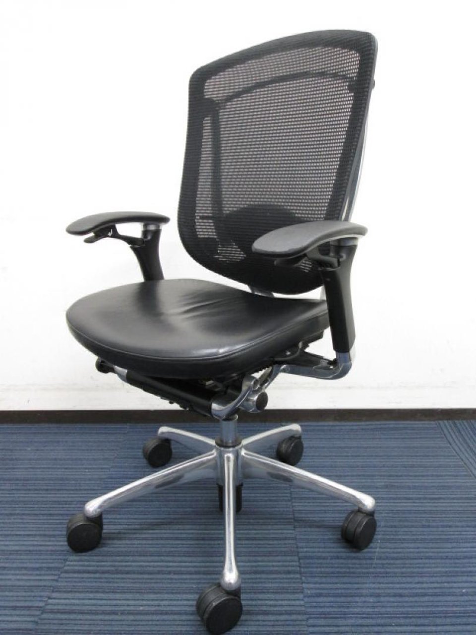 【世界に認められたチェア！】オカムラが生んだ傑作！コンテッサ/ポリッシュ/レザー【高級感】
                        コンテッサ 
                                    中古
            