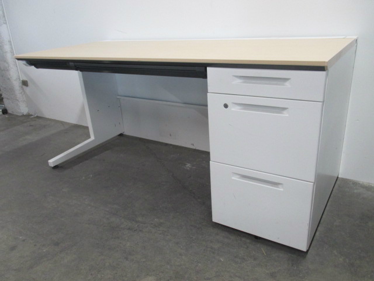 実物は薄い引き出し無し　【レアなナチュラル×ホワイト色!!】コクヨ製のアイエスシリーズ！
                        アイエス 
                                    中古
            