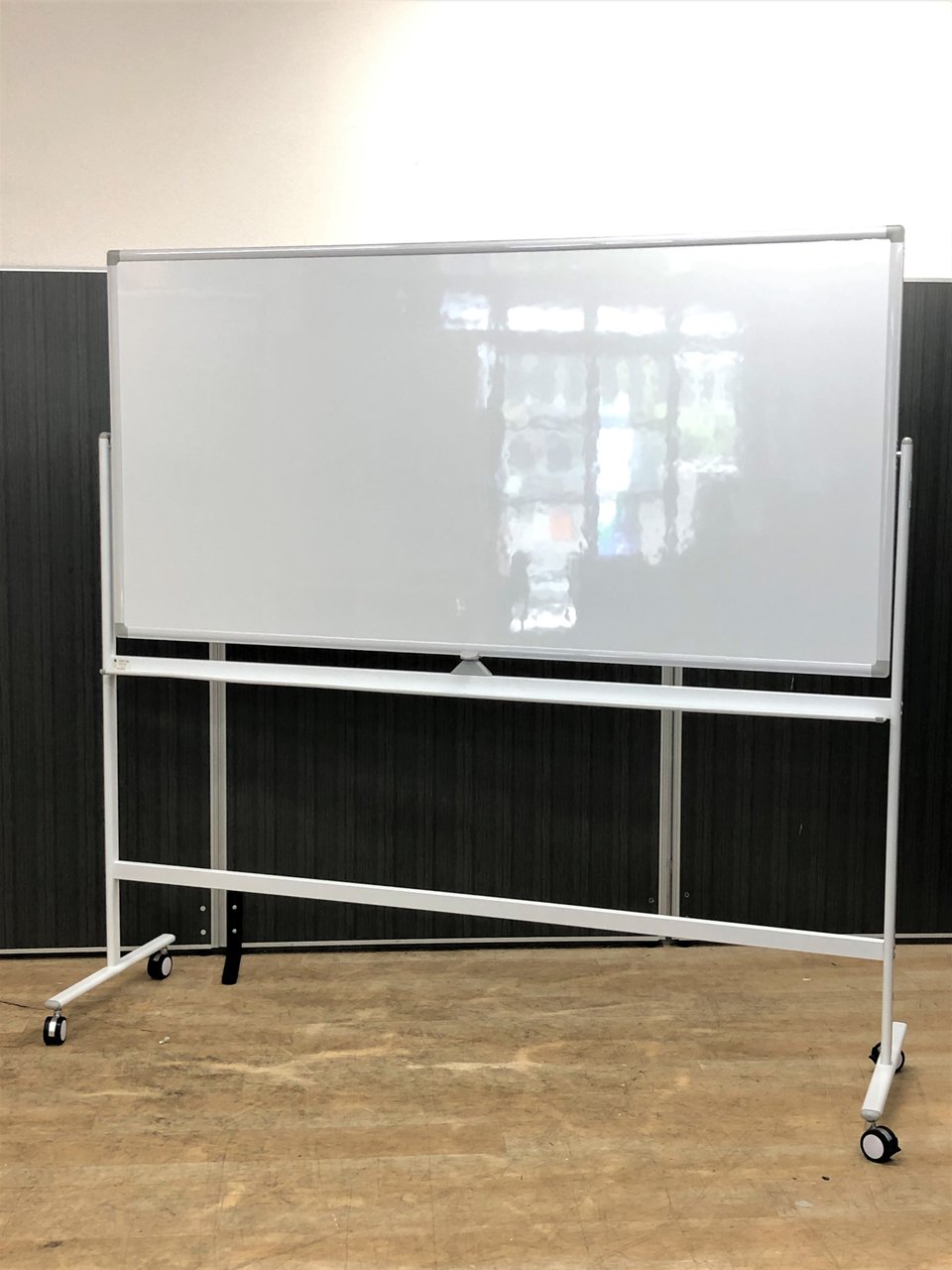 【1台入荷】IRIS　スタンド式ホワイトボード両面タイプ【岐阜】【各務原】【可児】【大垣】
                        KJWR
                                    中古
            