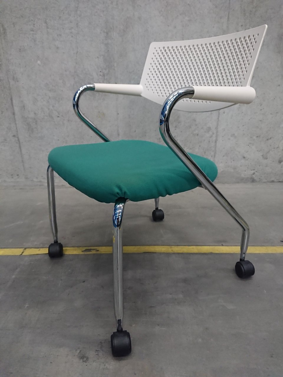 【関東倉庫在庫商品】A00721756
                        ビザロール 
                                    中古
            